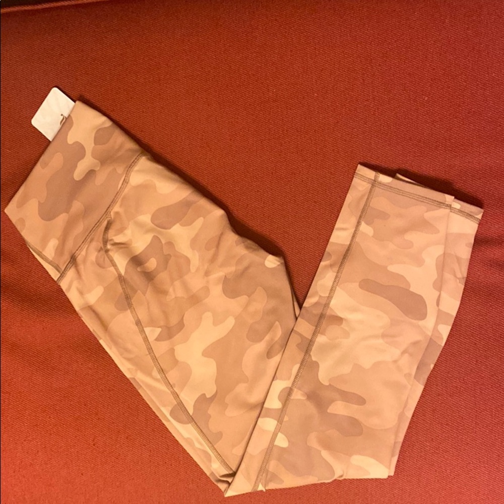 NWT Fabletics Define High-Waisted 7/8 Teddy Camo
